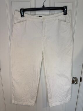 croft & barrow White Stretch Cotton capris . Size 12